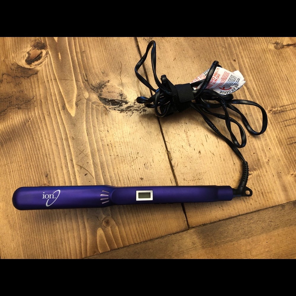 Ion hair straightener